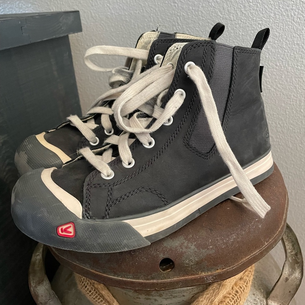 Kids keens, size 2